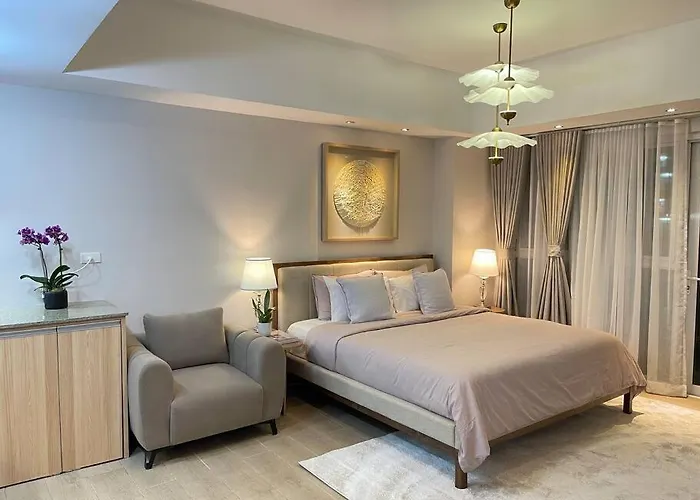 Minimalist And Cozy Place With Balcony * Manila