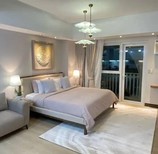 Apartment Minimalist And Cozy Place With Balcony Manila