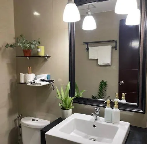 Minimalist And Cozy Place With Balcony Manila