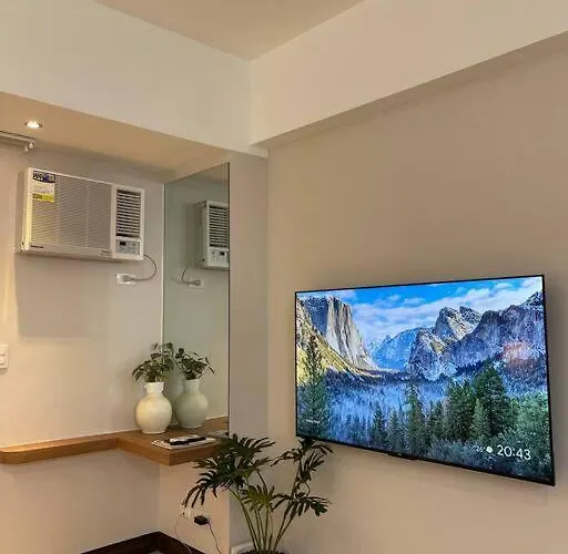 Minimalist And Cozy Place With Balcony Manila