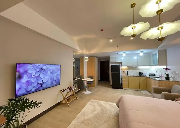 Minimalist And Cozy Place With Balcony * Manila
