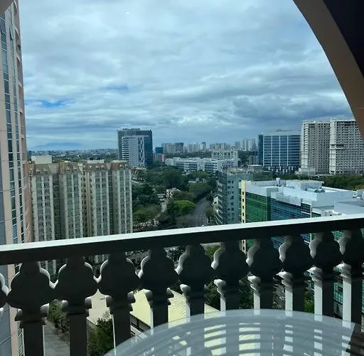 Minimalist And Cozy Place With Balcony