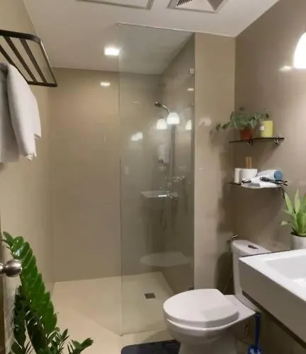 Minimalist And Cozy Place With Balcony Manila