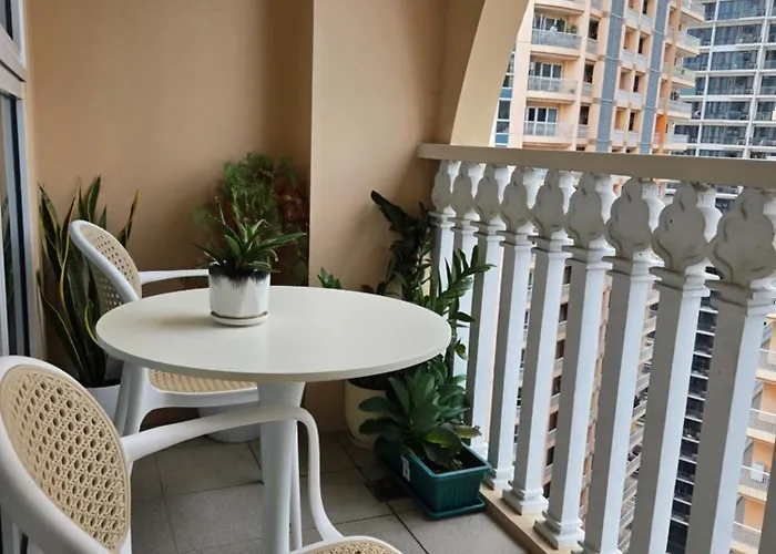 Apartment Minimalist And Cozy Place With Balcony Manila