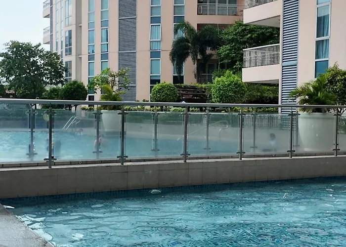 Minimalist And Cozy Place With Balcony * Manila