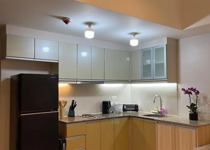 Minimalist And Cozy Place With Balcony Apartment *