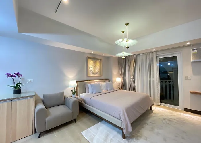 Apartment Minimalist And Cozy Place With Balcony Manila