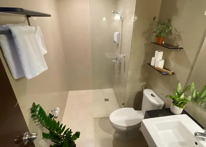 Minimalist And Cozy Place With Balcony Apartment *