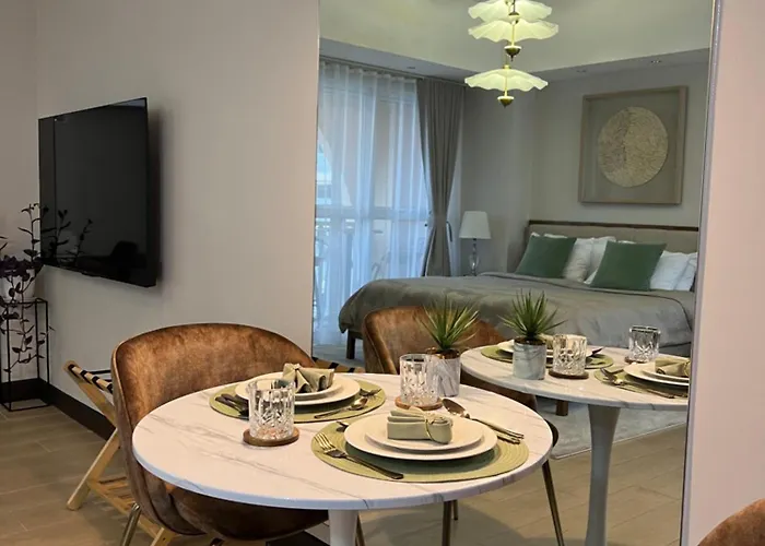 Apartment Minimalist And Cozy Place With Balcony *