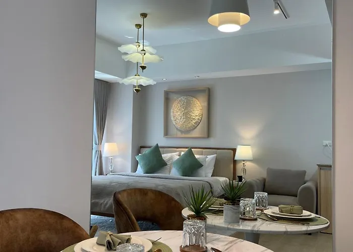 Apartment Minimalist And Cozy Place With Balcony *