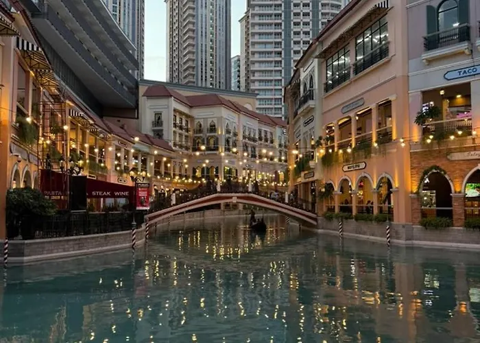 Minimalist And Cozy Place With Balcony Manila