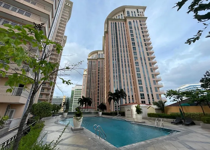 Apartment Minimalist And Cozy Place With Balcony Manila